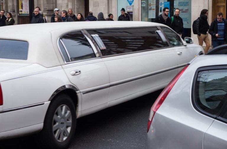 Top Tips for Choosing the Best Corporate Limousine Service for Your Company